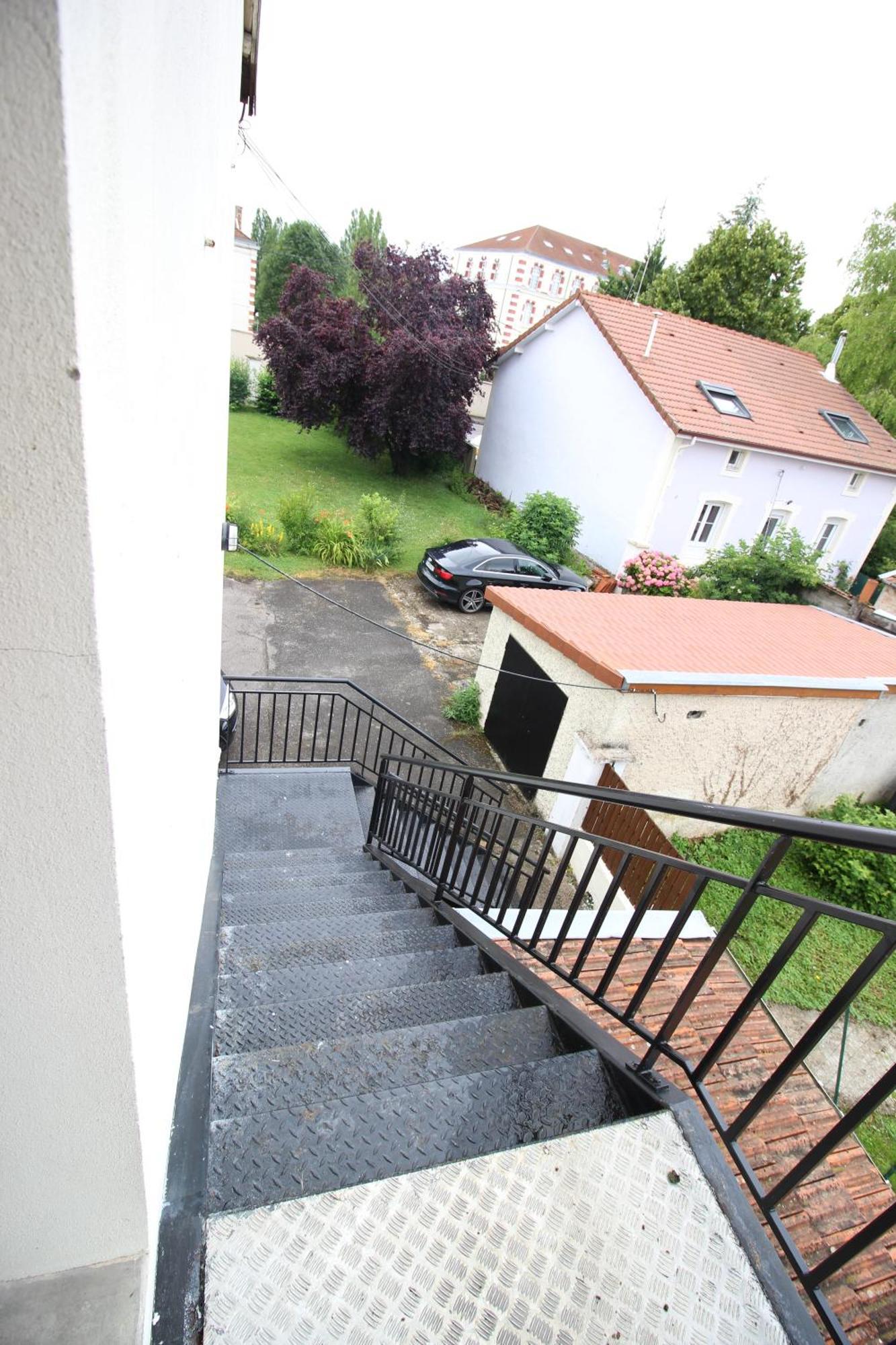 3 Chambres - Tres Grand Jardin Privee - Terrasse Privee - Garage Velo Et Moto - Parking Voiture Privee Dans La Propriete - Gere Par Presta-Zen'Services Thierville-sur-Meuse Buitenkant foto