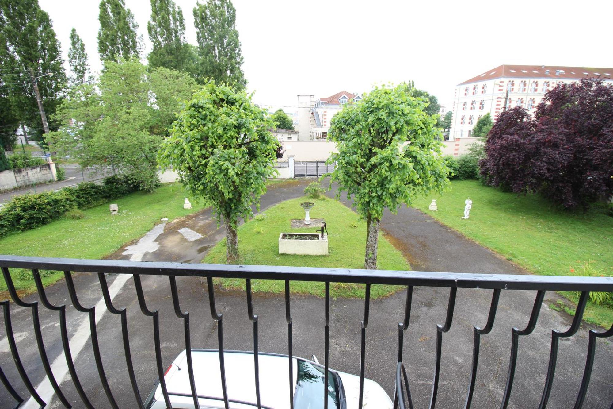 3 Chambres - Tres Grand Jardin Privee - Terrasse Privee - Garage Velo Et Moto - Parking Voiture Privee Dans La Propriete - Gere Par Presta-Zen'Services Thierville-sur-Meuse Buitenkant foto