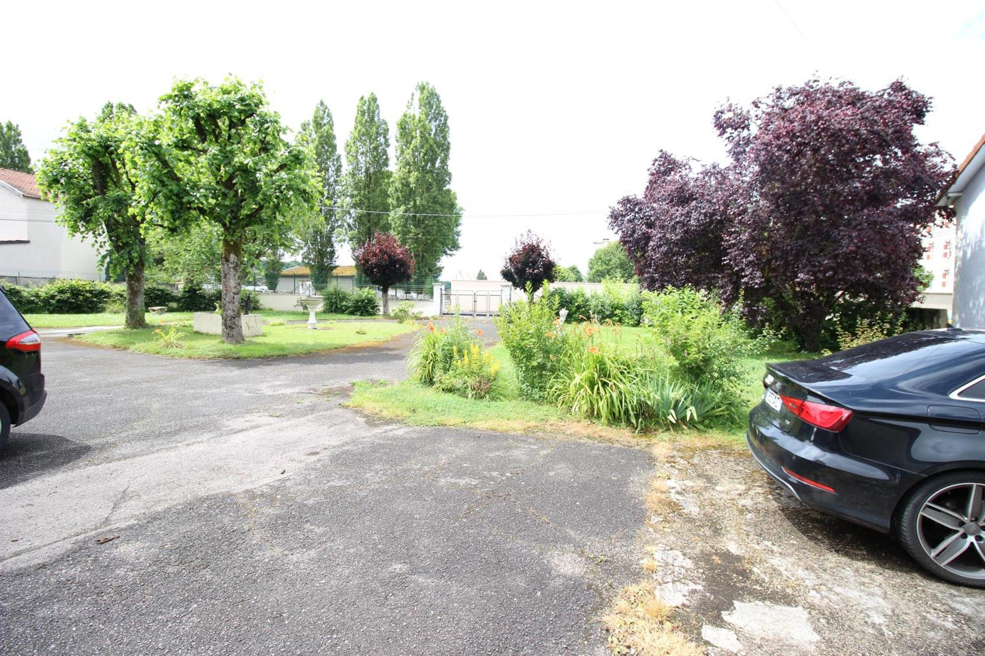 3 Chambres - Tres Grand Jardin Privee - Terrasse Privee - Garage Velo Et Moto - Parking Voiture Privee Dans La Propriete - Gere Par Presta-Zen'Services Thierville-sur-Meuse Buitenkant foto