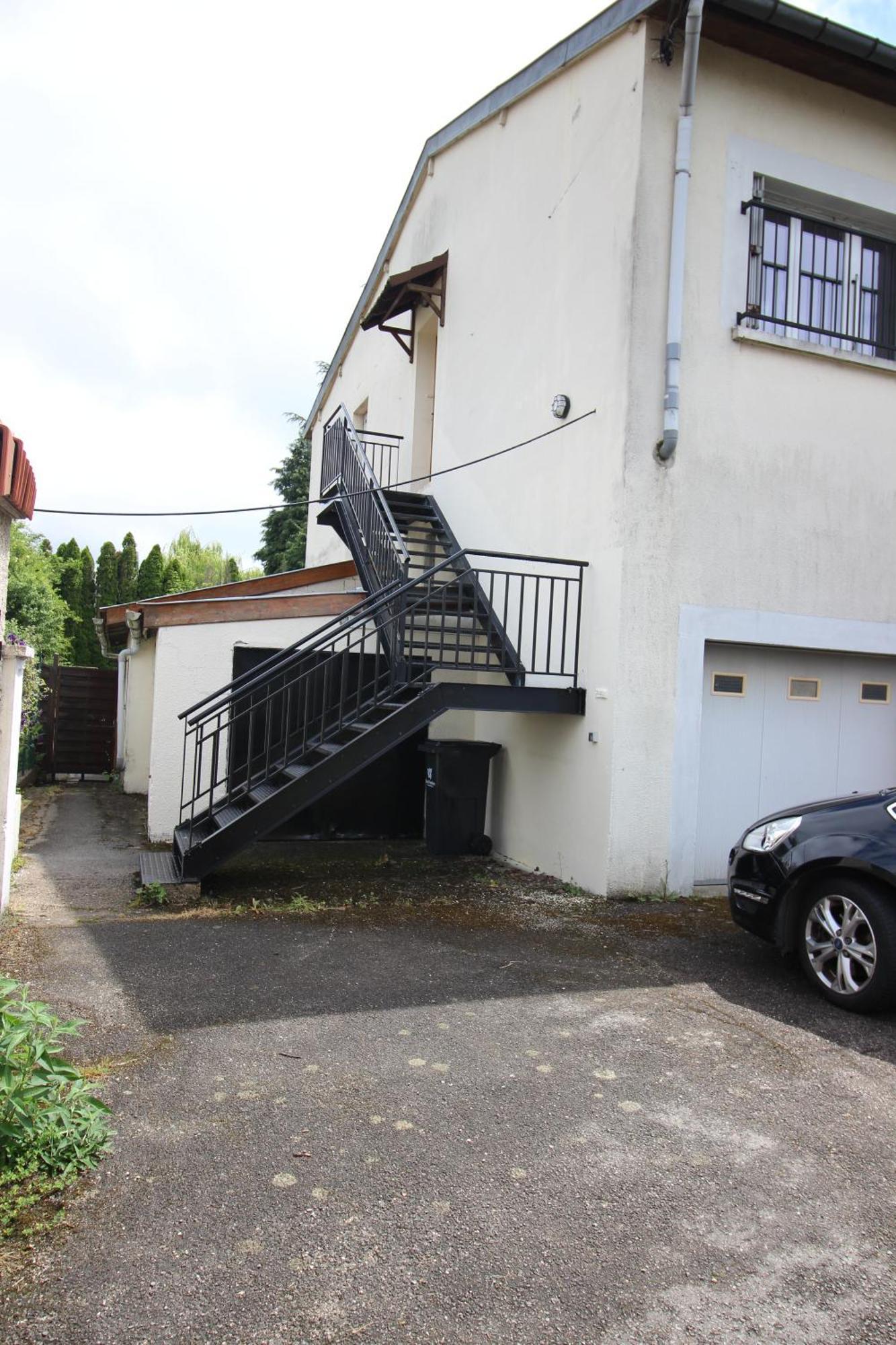 3 Chambres - Tres Grand Jardin Privee - Terrasse Privee - Garage Velo Et Moto - Parking Voiture Privee Dans La Propriete - Gere Par Presta-Zen'Services Thierville-sur-Meuse Buitenkant foto
